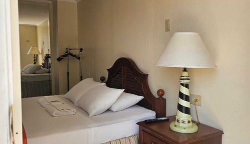Comfort Studio, 1 Queen Bed, Non Smoking, Courtyard View