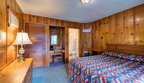 Queen Room 1