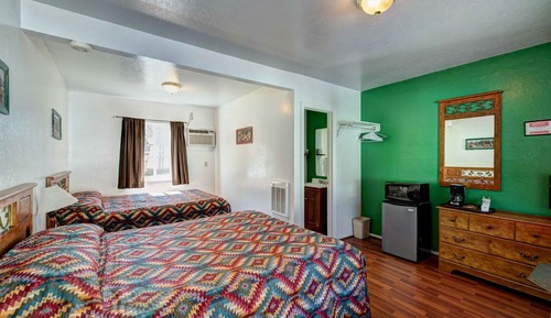 Double Queen Room 10