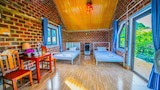 Deluxe Triple Room, Mountain View, Poolside