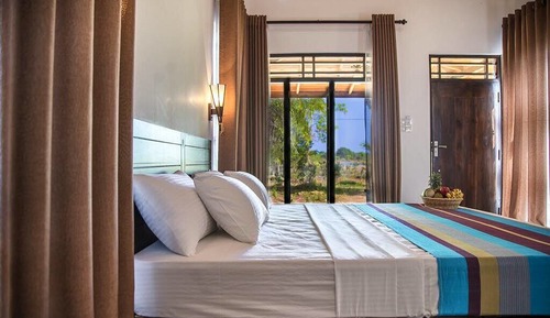 Economy Cottage, 1 King Bed, Non Smoking, Lake View