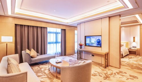 Club Suite, 1 King Bed, Smoking