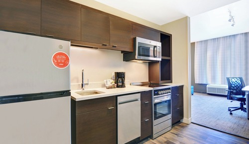 Suite, 1 Bedroom (Mobility/Hearing Access, Roll-In Shwr)