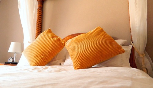  Room with Four-Poster Bed