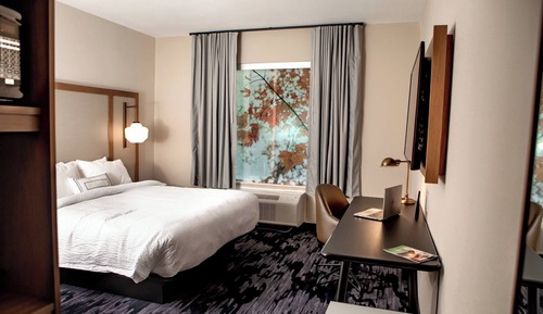 Room, 1 King Bed, Non Smoking (Mobility/Hearing Accessible, Tub)