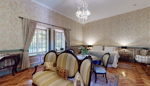 A1 Business Room