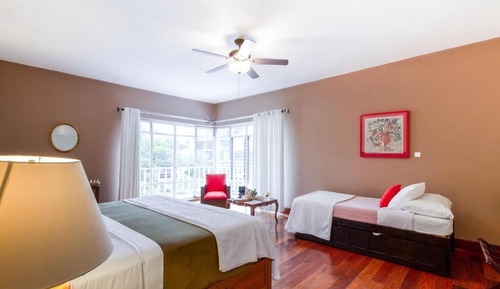 Deluxe Quadruple Room, Balcony, City View (Generosidad)