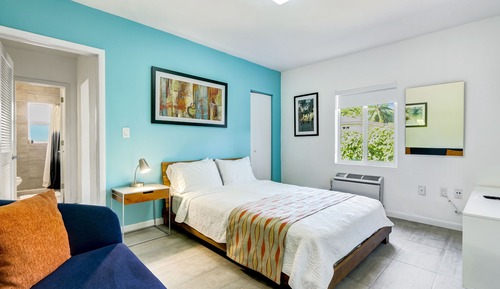 Standard Studio, 1 Queen Bed, Non Smoking (Corner)