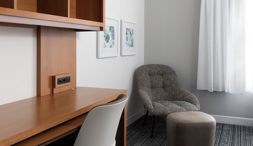Studio Suite, 1 Queen Bed (Mobility/Hearing Access, Roll-In Shwr)