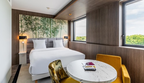 Standard Room, 1 Queen Bed, Bathtub