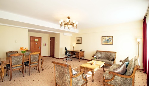 Executive Suite (Executive Suite)