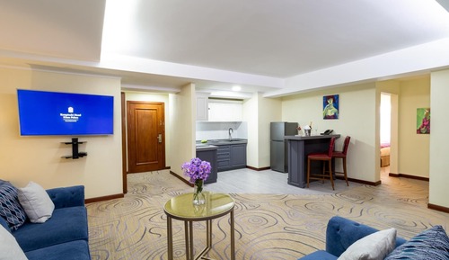 Deluxe Suite (Deluxe Suite)