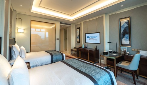 Deluxe Room, 2 Twin Beds, City View