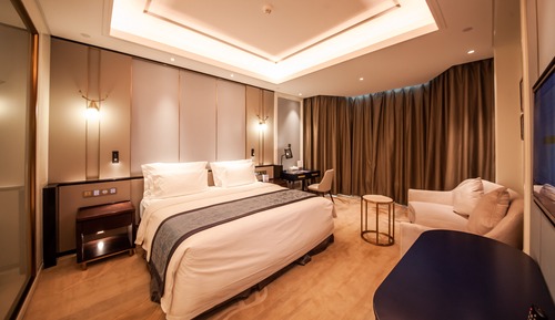 Family Suite, Non Smoking (Elegant 2 King Beds)