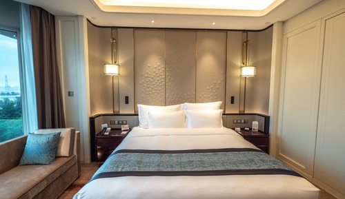 Deluxe Room, 1 King Bed, Garden View