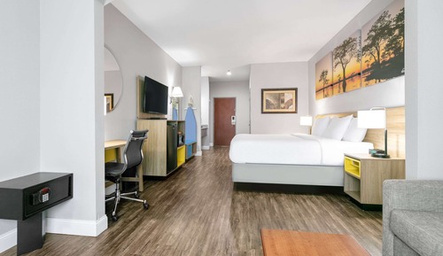 Standard Room, 1 King Bed, Accessible