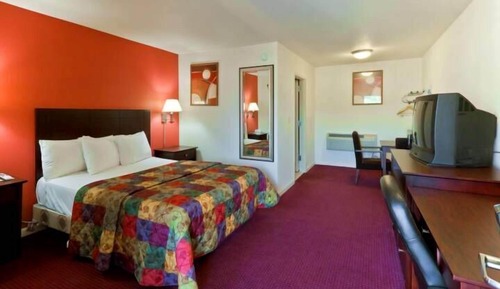 Room, 1 King Bed, Smoking