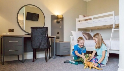 Family Room (for 6)