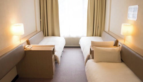 West Building 3 Beds Room, Non-smoking