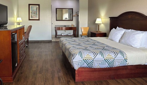 Deluxe Room, 1 King Bed, Accessible, Non Smoking