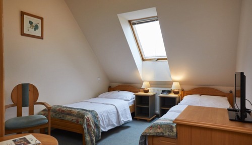 Economy Twin Room, 2 Twin Beds, Courtyard View