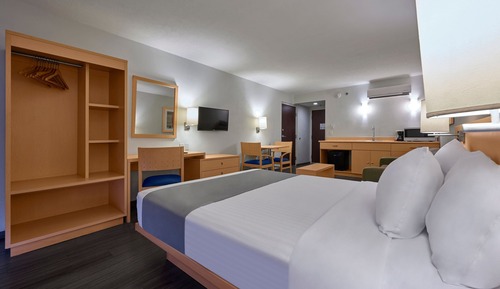 Suite, 1 Queen Bed with Sofa bed