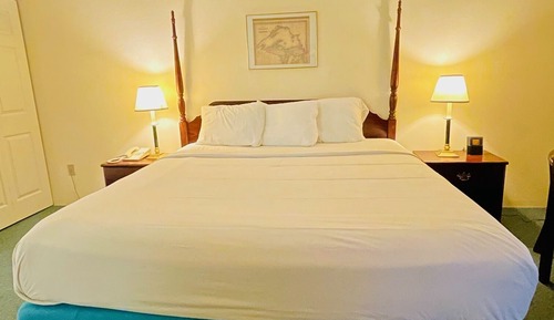 Deluxe Room, 1 King Bed, Jetted Tub