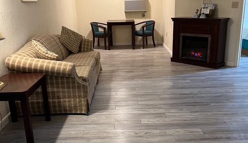 Deluxe Suite, 1 King Bed with Sofa bed, Jetted Tub, Fireplace