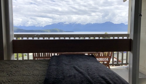 Deluxe Studio, 1 King Bed, Lake View