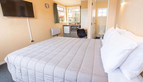 Classic Studio, 1 King Bed, Jetted Tub