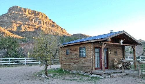 Cabin (Small Pine)