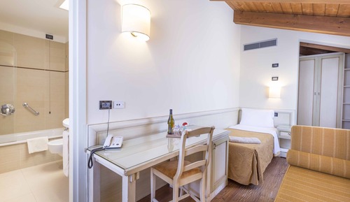 Superior Single Room, Corner