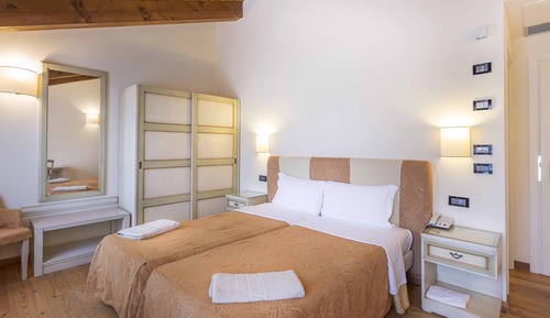Superior Triple Room, Garden View, Poolside