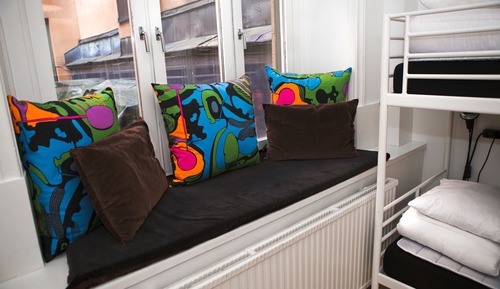 Shared Dormitory, Women only, Shared Bathroom (4-Bed)