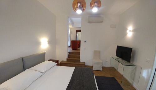 Deluxe Penthouse, 1 Queen Bed, Balcony, City View