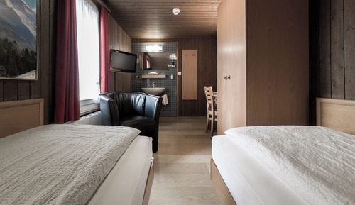 Basic Twin Room, Shared Bathroom