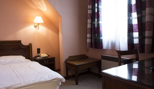 Room (with shower)