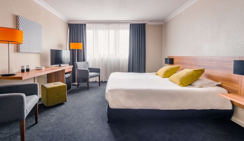 Standard Room, 1 King Bed, Non Smoking (Shower Only;Twin bed on request)