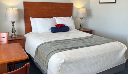 Basic Room, 1 Queen Bed