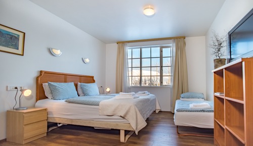 Economy Studio, 2 Twin Beds, Kitchenette, Mountain View