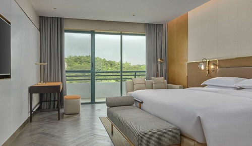 Executive Suite with Balcony