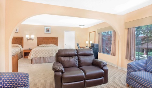 Suite, 2 Queen Beds, Hot Tub
