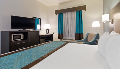 Standard Room, 1 King Bed, Accessible, Bathtub