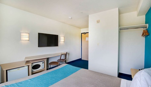 Standard Room, 1 Queen Bed, Accessible, Non Smoking