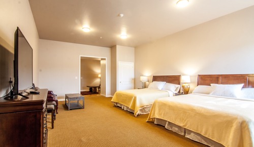 Deluxe King Suite