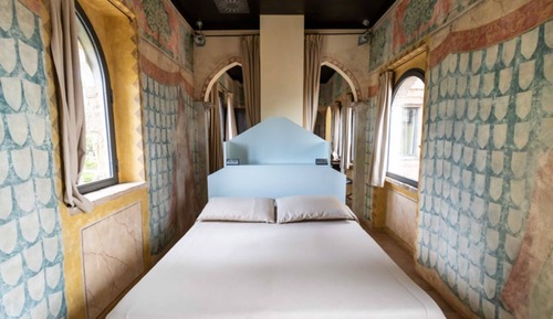 Romantic Room, City View