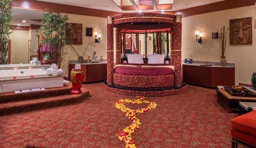 Asian Theme Suite with Round Bed, Jetted Tub & Fireplace