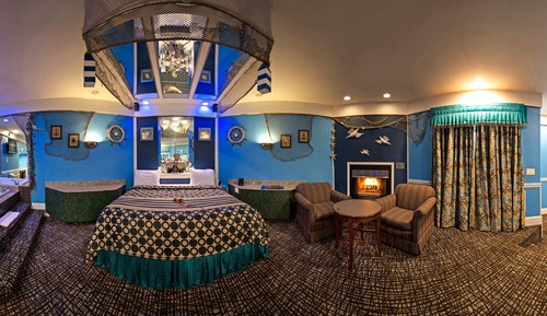 Blue Romantic Theme Suite with Jetted Tub & Fireplace