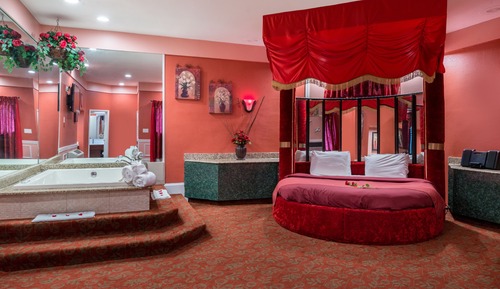 Red Romantic Theme Suite with Round Bed, Jetted Tub & Fireplace