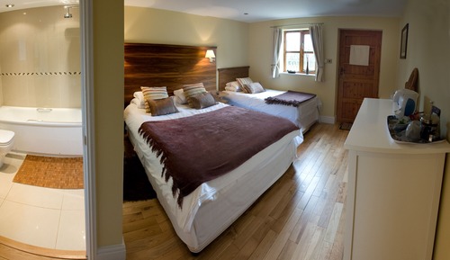 Triple Room, Ensuite (Courtyard)